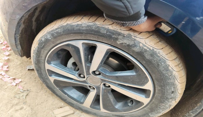 2023 Tata ALTROZ XZA, Petrol, Automatic, 16,445 km, tyre