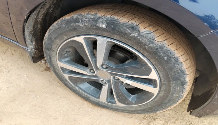 2023 Tata ALTROZ XZA, Petrol, Automatic, 16,445 km, tyre