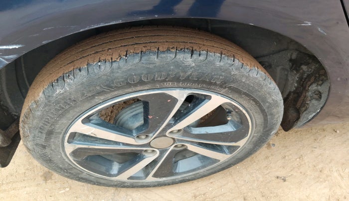 2023 Tata ALTROZ XZA, Petrol, Automatic, 16,445 km, tyre