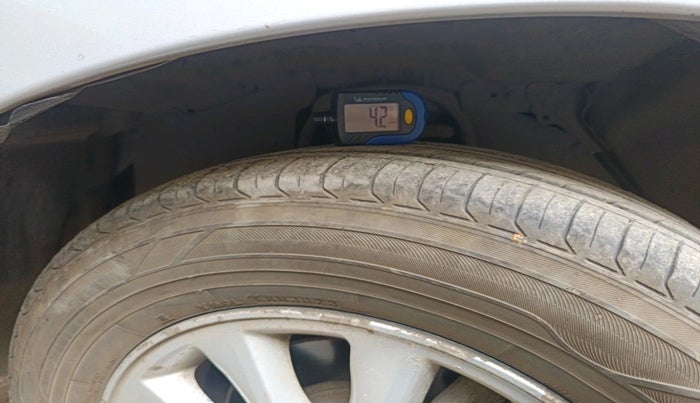 2012 Toyota Innova 2.5 VX 8 STR, Diesel, Manual, 1,94,517 km, tyre