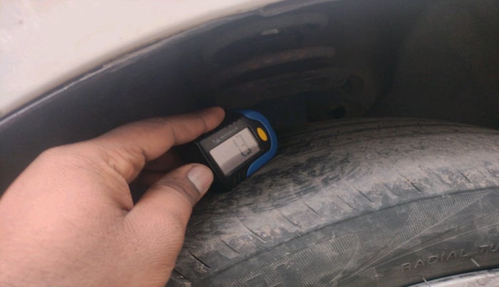 2013 Skoda Superb ELEGANCE 1.8 TSI AT, Petrol, Automatic, 1,17,075 km, tyre