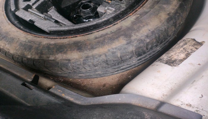 2013 Skoda Superb ELEGANCE 1.8 TSI AT, Petrol, Automatic, 1,17,075 km, tyre