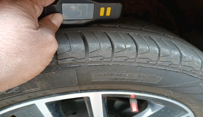 2018 Skoda Rapid STYLE 1.6 MPI AT, Petrol, Automatic, 64,759 km, tyre