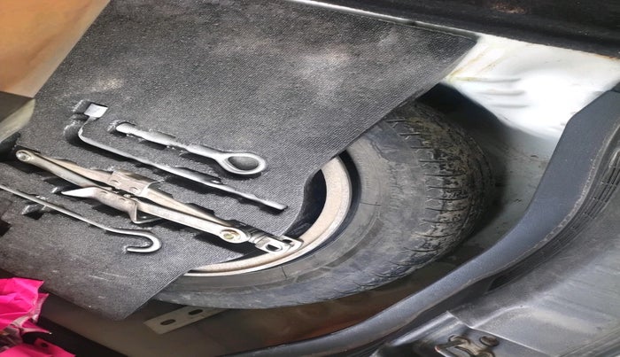 2017 Honda Jazz 1.2L I-VTEC V, Petrol, Manual, 1,09,734 km, tyre