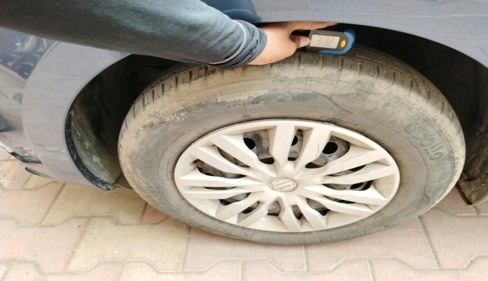 2022 Maruti Dzire VXI AMT, Petrol, Automatic, 33,818 km, tyre