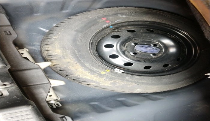 2022 Maruti Dzire VXI AMT, Petrol, Automatic, 33,818 km, tyre