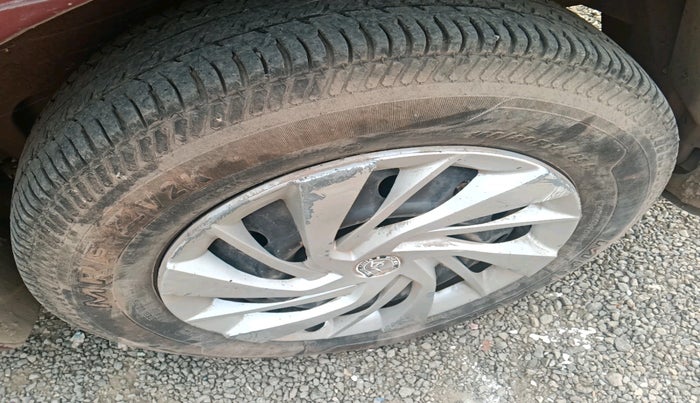 2017 Maruti Dzire VXI AMT, Petrol, Automatic, 89,076 km, tyre