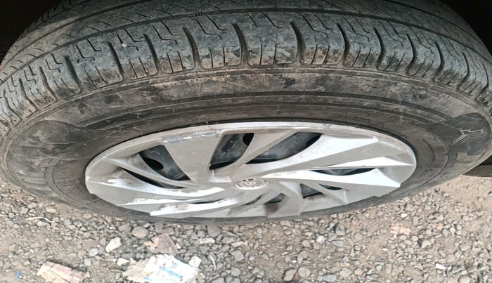 2017 Maruti Dzire VXI AMT, Petrol, Automatic, 89,076 km, tyre