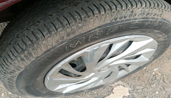 2017 Maruti Dzire VXI AMT, Petrol, Automatic, 89,076 km, tyre