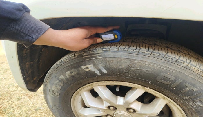 2016 Mahindra TUV300 T8, Diesel, Manual, 52,473 km, tyre