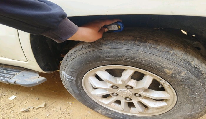 2016 Mahindra TUV300 T8, Diesel, Manual, 52,473 km, tyre