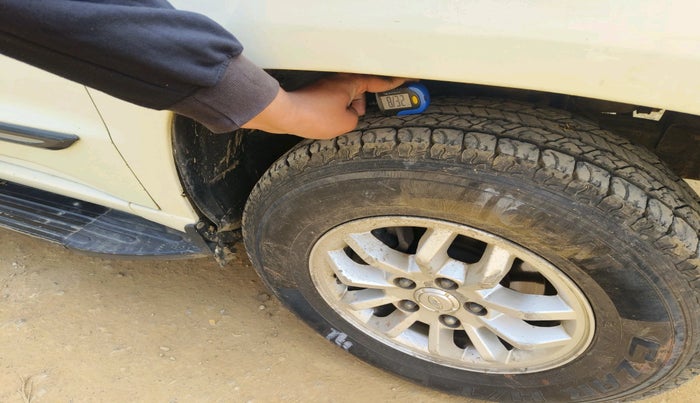 2016 Mahindra TUV300 T8, Diesel, Manual, 52,473 km, tyre