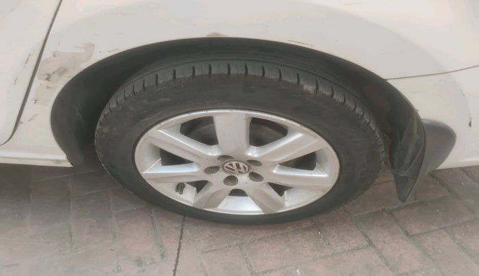 2011 Volkswagen Vento HIGHLINE 1.6 MPI, Petrol, Manual, 55,971 km, tyre