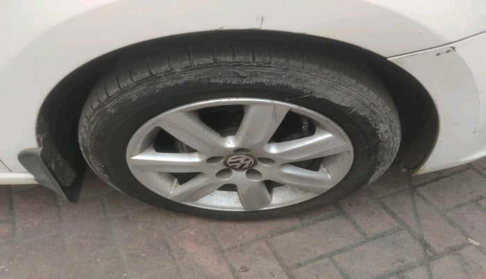 2011 Volkswagen Vento HIGHLINE 1.6 MPI, Petrol, Manual, 55,971 km, tyre