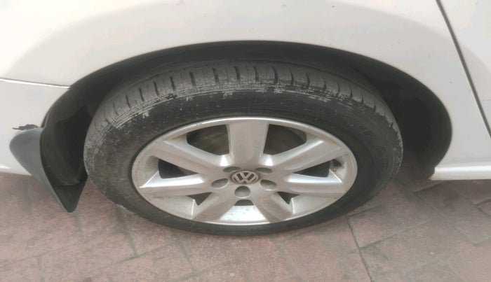 2011 Volkswagen Vento HIGHLINE 1.6 MPI, Petrol, Manual, 55,971 km, tyre
