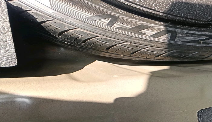 2016 Maruti Ciaz VDI SHVS, Diesel, Manual, 1,23,025 km, tyre