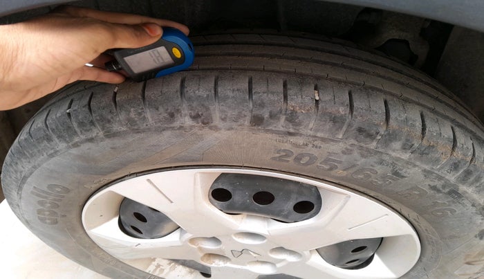 2023 Mahindra XUV300 W6 1.5 Diesel, Diesel, Manual, 40,219 km, tyre