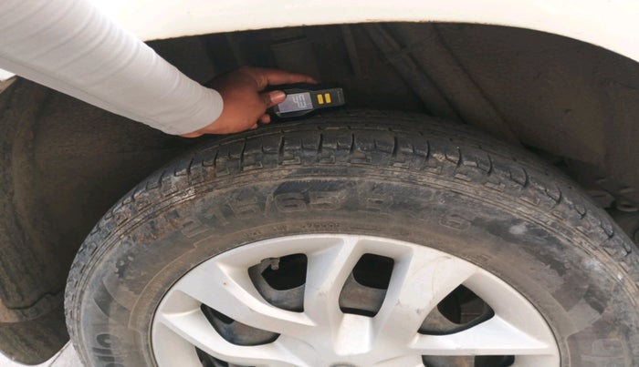 2014 Nissan Terrano XE (D), Diesel, Manual, 1,06,869 km, tyre