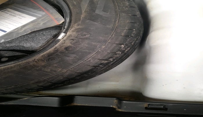 2019 Hyundai VENUE SX(O) 1.4 CRDI, Diesel, Manual, 80,137 km, tyre