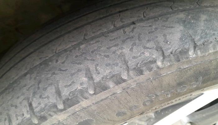 2019 Hyundai VENUE SX(O) 1.4 CRDI, Diesel, Manual, 80,137 km, tyre