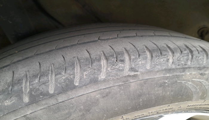 2019 Hyundai VENUE SX(O) 1.4 CRDI, Diesel, Manual, 80,137 km, tyre