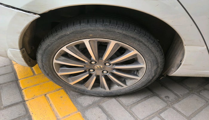 2019 Maruti Ciaz ALPHA 1.5 SHVS PETROL, Petrol, Manual, 81,682 km, tyre