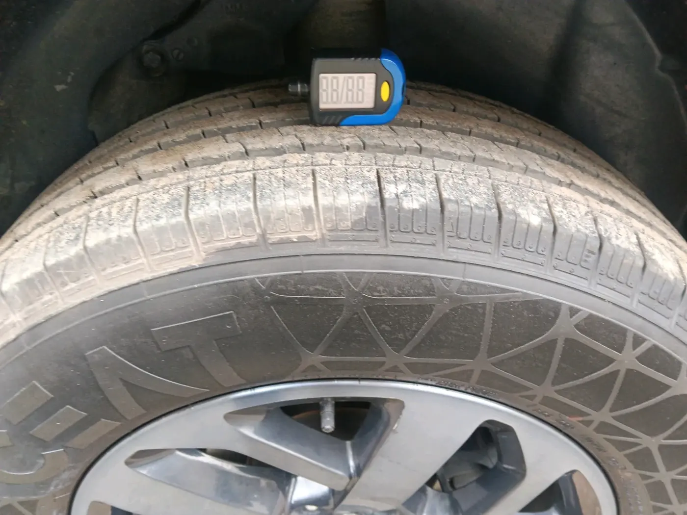 2022 Tata Safari XZA PLUS, Diesel, Automatic, 62,495 km, tyre