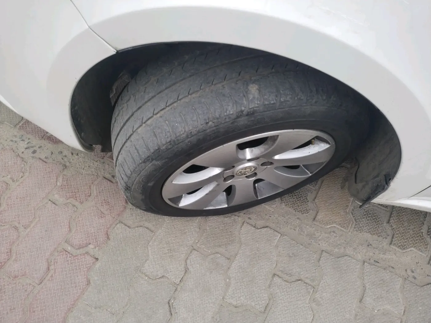 2011 Skoda Superb ELEGANCE 1.8 TSI MT, Petrol, Manual, 47,719 km, tyre
