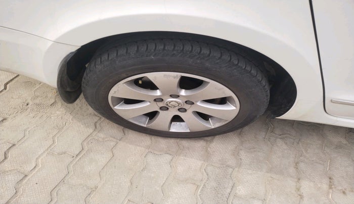 2011 Skoda Superb ELEGANCE 1.8 TSI MT, Petrol, Manual, 47,719 km, tyre