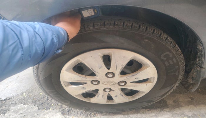 2013 Hyundai i10 SPORTZ 1.2, Petrol, Manual, 80,624 km, tyre