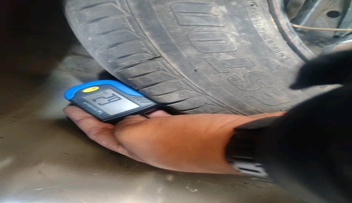 2013 Hyundai i10 SPORTZ 1.2, Petrol, Manual, 80,624 km, tyre