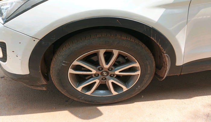 2014 Hyundai Santa Fe 4 WD AT, Diesel, Automatic, 85,616 km, tyre