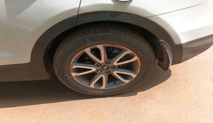 2014 Hyundai Santa Fe 4 WD AT, Diesel, Automatic, 85,616 km, tyre