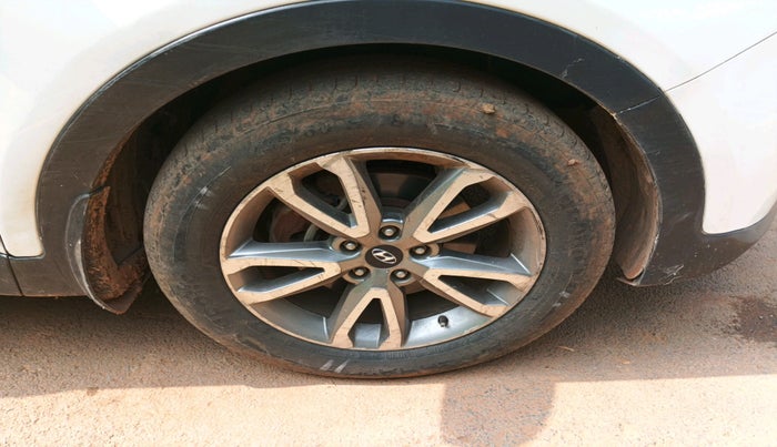 2014 Hyundai Santa Fe 4 WD AT, Diesel, Automatic, 85,616 km, tyre