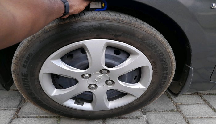 2011 Hyundai Verna FLUIDIC 1.4 VTVT, Petrol, Manual, 1,44,412 km, tyre