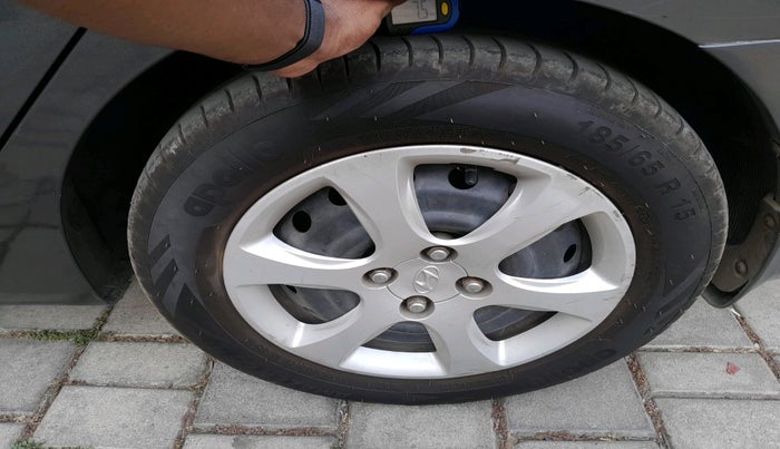 2011 Hyundai Verna FLUIDIC 1.4 VTVT, Petrol, Manual, 1,44,412 km, tyre