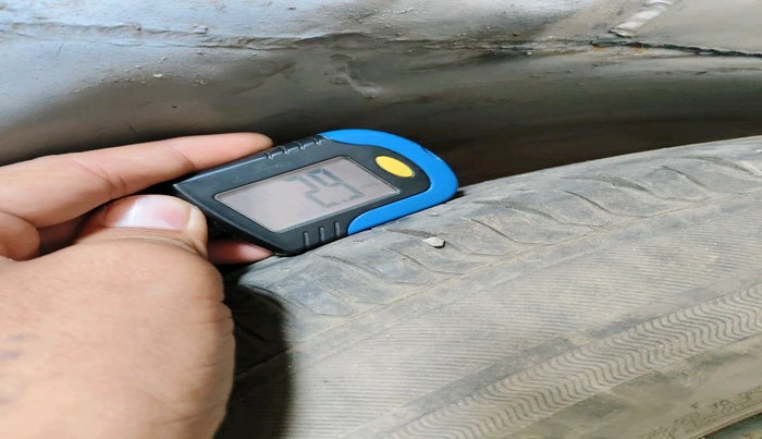 2018 Maruti Swift VXI AMT, Petrol, Automatic, 1,15,079 km, tyre