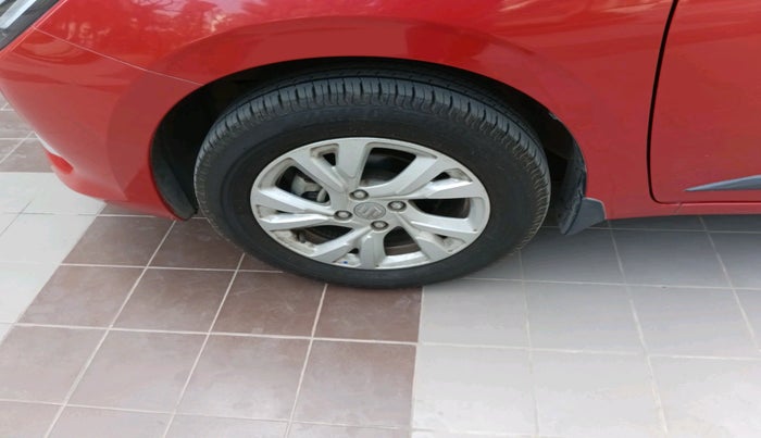 2024 Maruti Swift ZXi AMT, Petrol, Automatic, 2,430 km, tyre