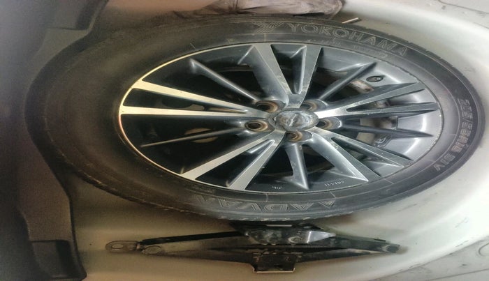 2017 Toyota Corolla Altis G PETROL, Petrol, Manual, 1,15,425 km, tyre