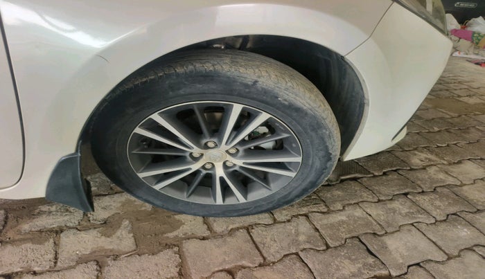 2017 Toyota Corolla Altis G PETROL, Petrol, Manual, 1,15,425 km, tyre