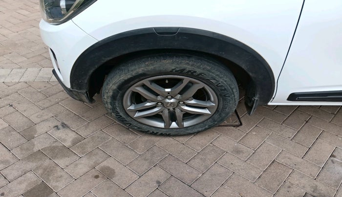 2021 Renault TRIBER RXZ, Petrol, Manual, 30,892 km, tyre