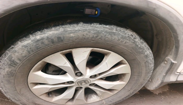 2013 Honda CRV 2.4L 2WD AT, Petrol, Automatic, 1,00,396 km, tyre