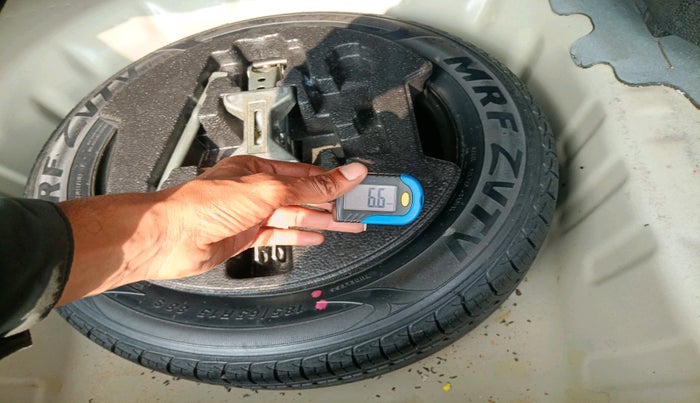 2015 Maruti Ciaz ZXI, Petrol, Manual, 64,318 km, tyre