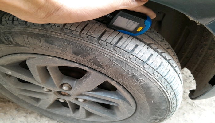 2022 Hyundai GRAND I10 NIOS SPORTZ 1.2 KAPPA VTVT CNG, Petrol, Manual, 1,02,349 km, tyre