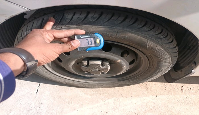 2017 Hyundai Eon ERA +, Petrol, Manual, 39,769 km, tyre