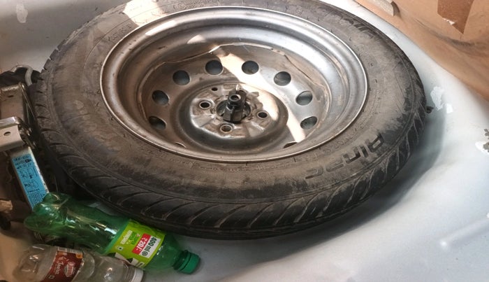 2017 Hyundai Eon ERA +, Petrol, Manual, 39,769 km, tyre