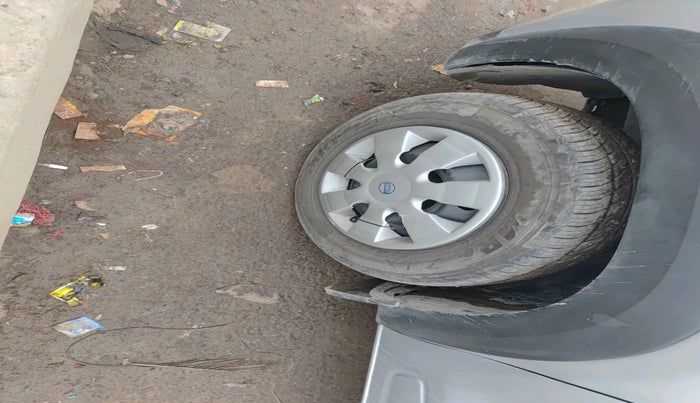 2017 Renault Kwid RXT 1.0, Petrol, Manual, 1,08,062 km, tyre