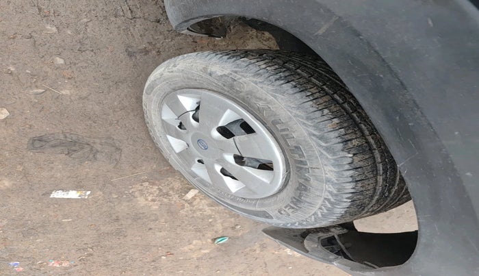 2017 Renault Kwid RXT 1.0, Petrol, Manual, 1,08,062 km, tyre