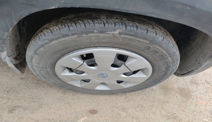 2017 Renault Kwid RXT 1.0, Petrol, Manual, 1,08,062 km, tyre