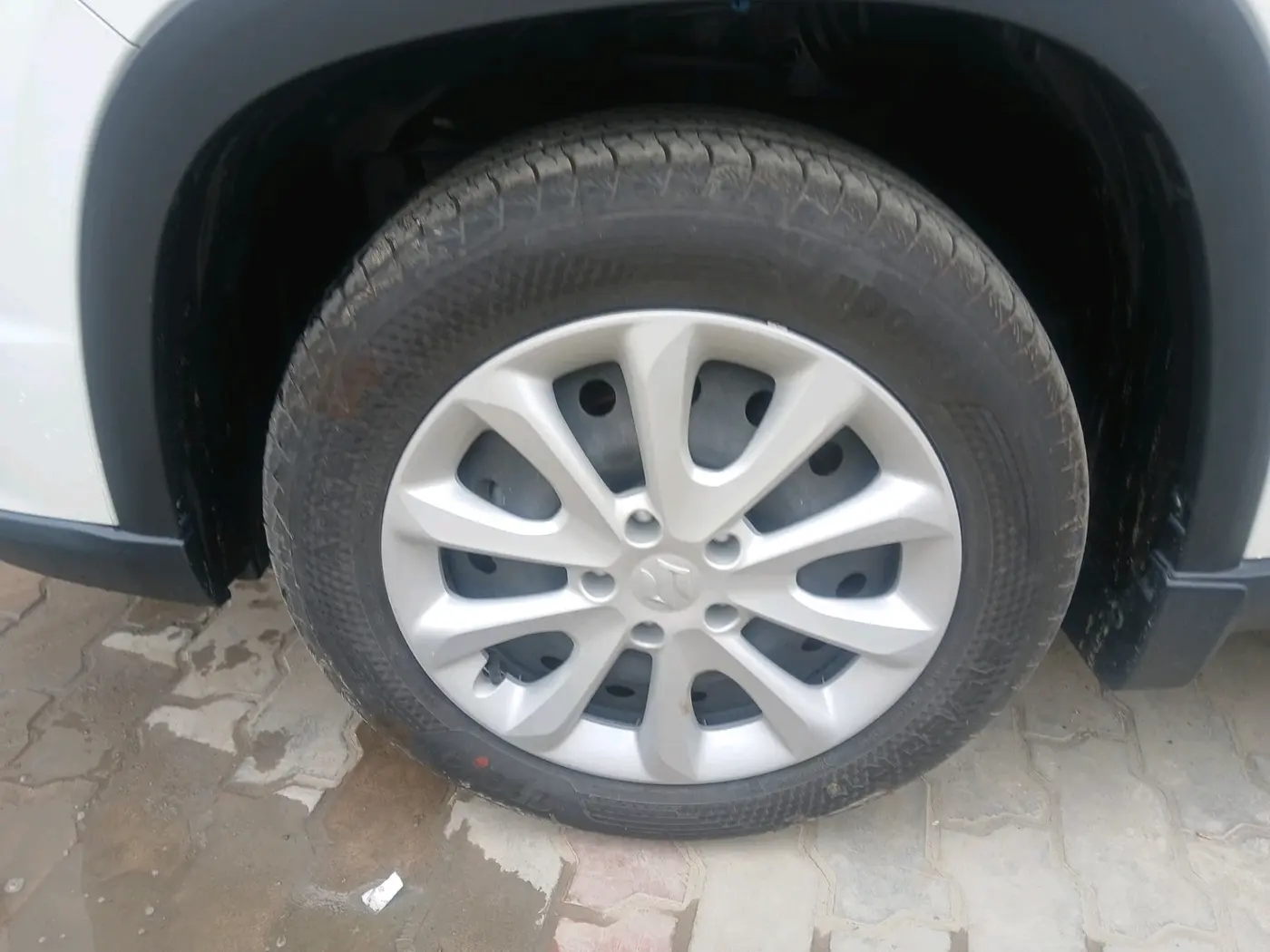 2025 Maruti Grand Vitara DELTA SMART HYBRID, Petrol, Manual, 2,413 km, tyre